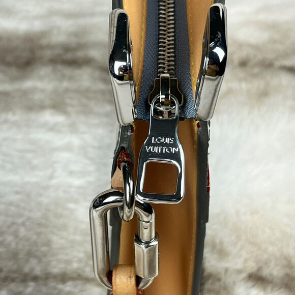 Louis Vuitton x Abloh Silver Monogram (Mirror Trunk) Pouchette Clutch Bag 2021 - Picture 11 of 16